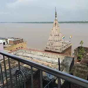 3* Guest house P G On Ganges